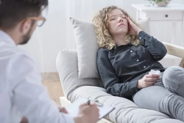 Nerwica hipochondryczna objawy: Jak je rozpoznać i zrozumieć?